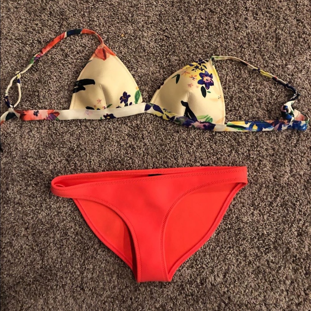 Brand new triangl suit